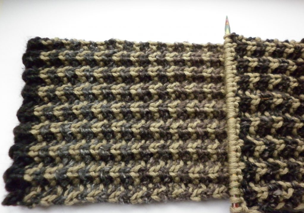 knitted scarf in two-colours to create a houndstooth style of checked pattern. Using chunky (bulky) yarn.