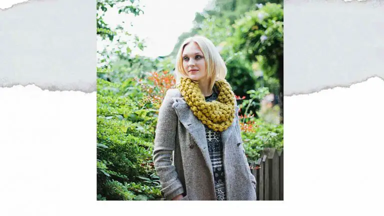 Easy Crochet Cowl Pattern - perfect for beginners
