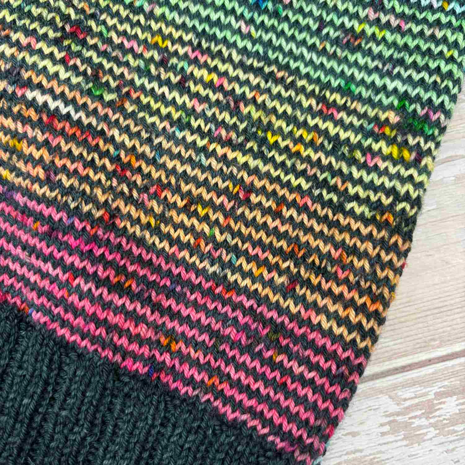 Close-up of jogless stripes on Easy Knitted Cowl Pattern using Helix Knitting Technique.