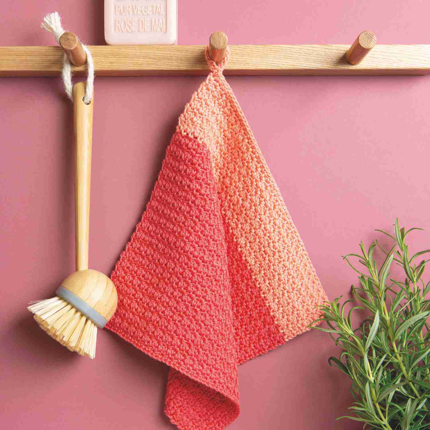 Coral Textures Dishcloth made from free crochet dishcloth pattern. Extract from Twenty To Make: Crochet Dishcloths by Lynne Rowe.