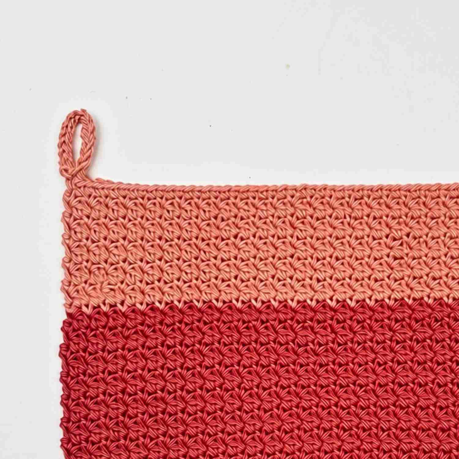 Close up of hanging loop of Coral Textures Dishcloth made from free crochet dishcloth pattern. Extract from Twenty To Make: Crochet Dishcloths by Lynne Rowe.